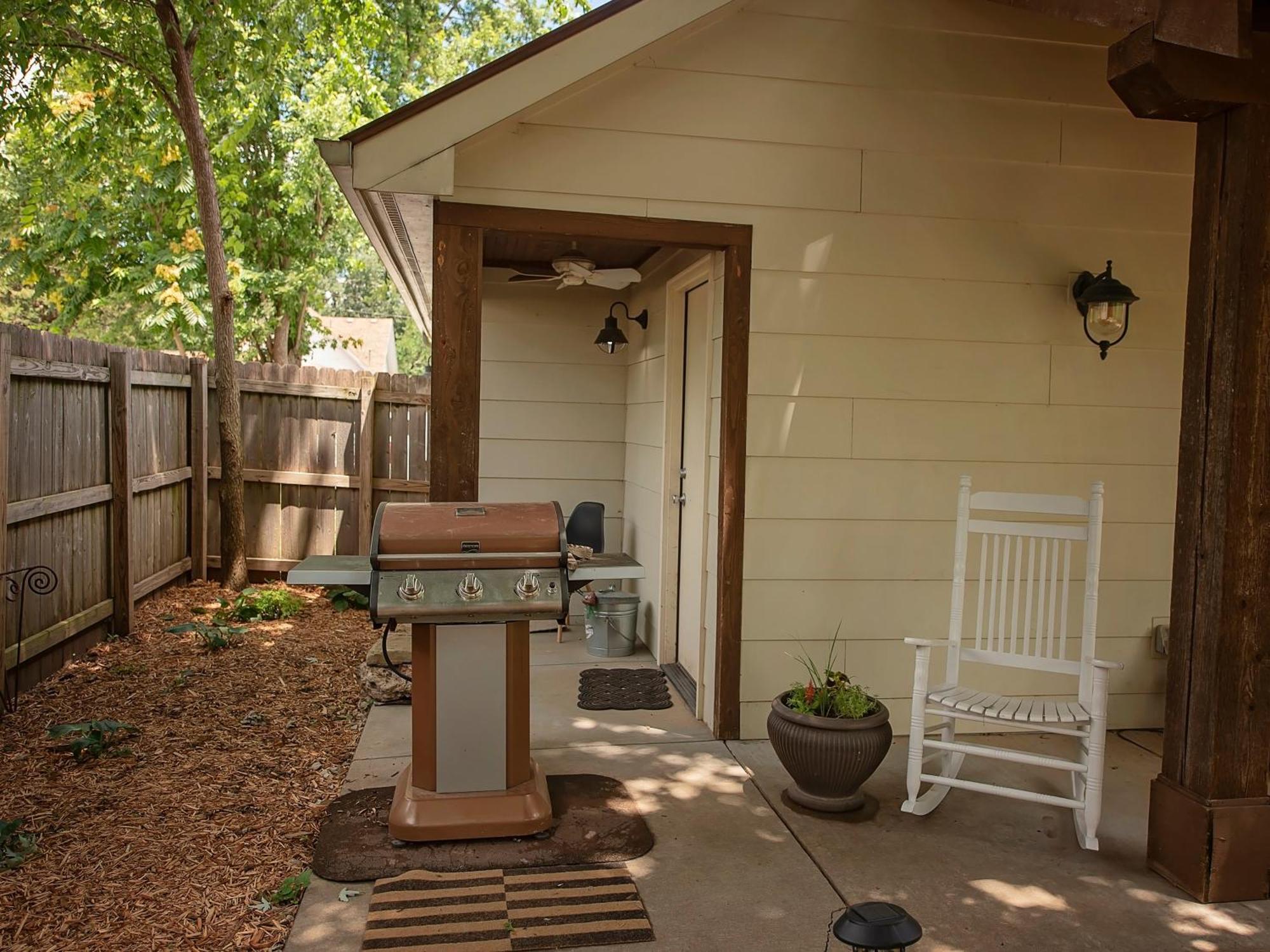 The Cherry St House Near Missouri State University Villa Springfield Exterior photo